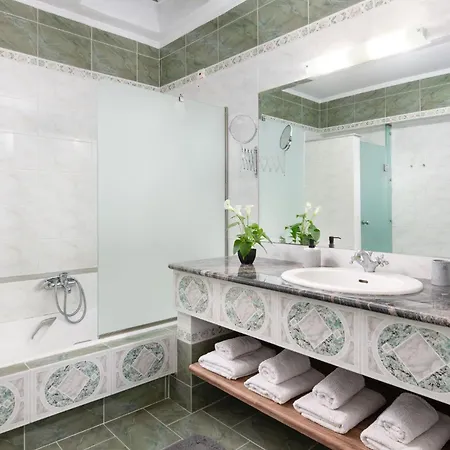 Wunderschoene Mit Meerblick Und Whirlpool Apartmán